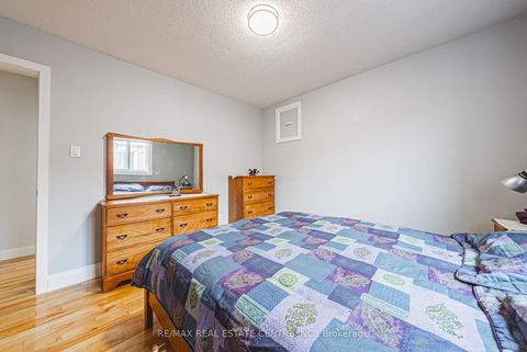 Photo 29 at 4322 Waterford Crescent, Hurontario, Mississauga