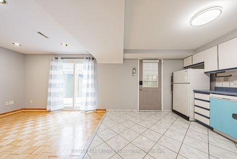 Photo 31 at 4322 Waterford Crescent, Hurontario, Mississauga