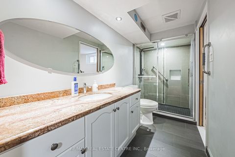 Photo 33 at 4322 Waterford Crescent, Hurontario, Mississauga