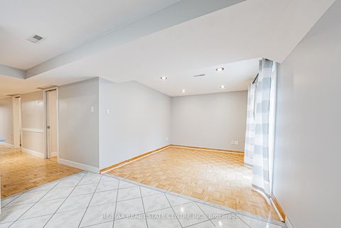 Photo 36 at 4322 Waterford Crescent, Hurontario, Mississauga