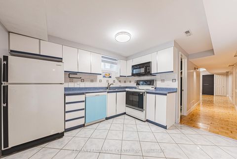 Photo 37 at 4322 Waterford Crescent, Hurontario, Mississauga