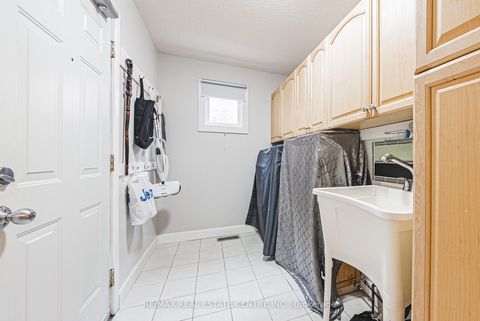 Photo 38 at 4322 Waterford Crescent, Hurontario, Mississauga