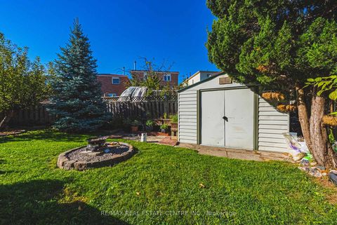 Photo 40 at 4322 Waterford Crescent, Hurontario, Mississauga