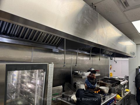 Photo 4 at 92 Fort York Boulevard, Waterfront Communities C1, Toronto