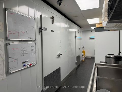 Photo 5 at 92 Fort York Boulevard, Waterfront Communities C1, Toronto