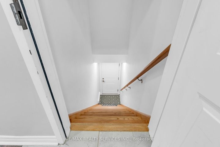 Photo 3 at 185 - 200 Veterans Drive, Northwest Brampton, Brampton