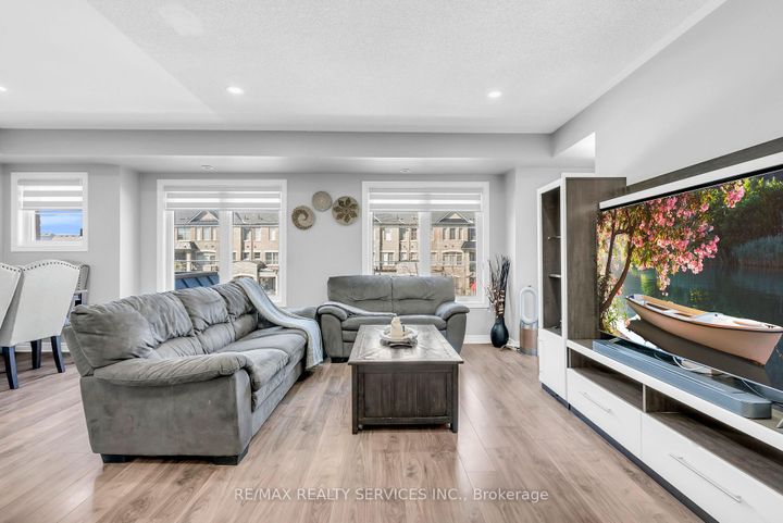 Photo 5 at 185 - 200 Veterans Drive, Northwest Brampton, Brampton