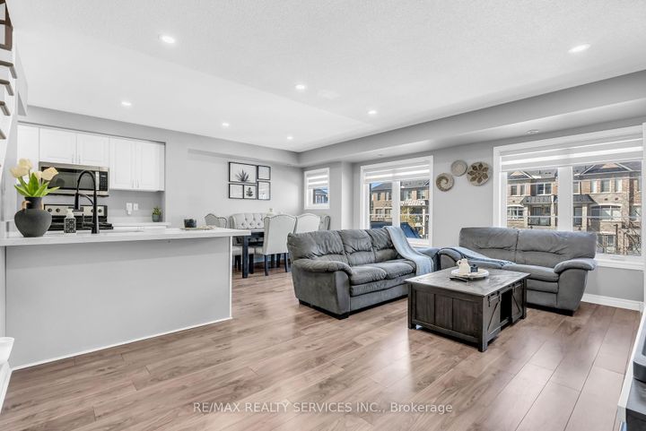 Photo 6 at 185 - 200 Veterans Drive, Northwest Brampton, Brampton