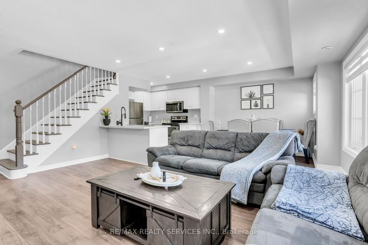 Photo 7 at 185 - 200 Veterans Drive, Northwest Brampton, Brampton