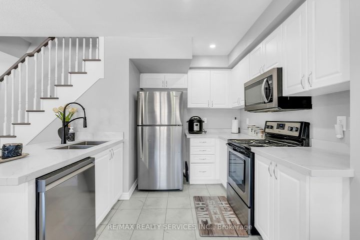 Photo 11 at 185 - 200 Veterans Drive, Northwest Brampton, Brampton