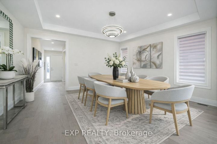 Photo 3 at 121 Milky Way Drive, Observatory, Richmond Hill