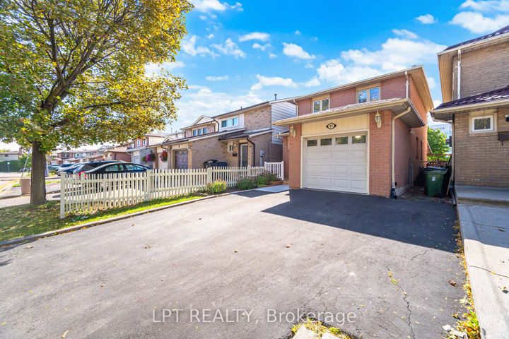 Photo 2 at 27 Woodsview Avenue, Clairville, Toronto