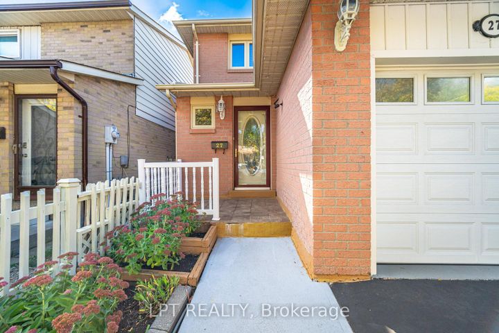 Photo 3 at 27 Woodsview Avenue, Clairville, Toronto