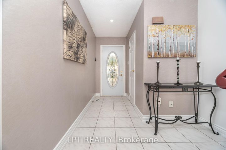 Photo 4 at 27 Woodsview Avenue, Clairville, Toronto