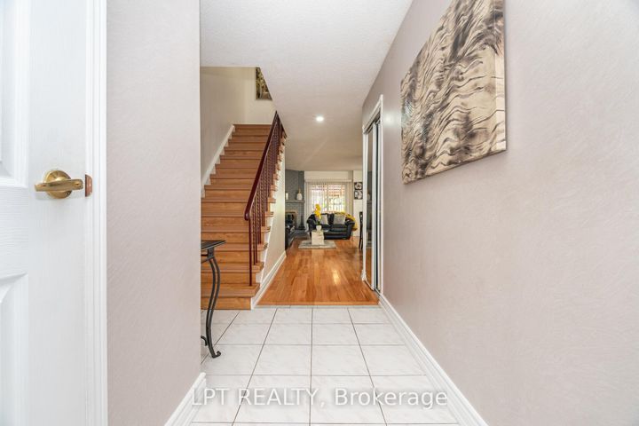 Photo 5 at 27 Woodsview Avenue, Clairville, Toronto