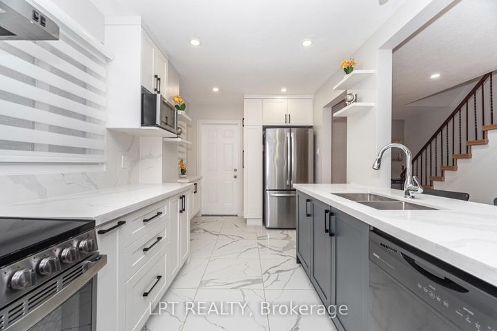 Photo 11 at 27 Woodsview Avenue, Clairville, Toronto