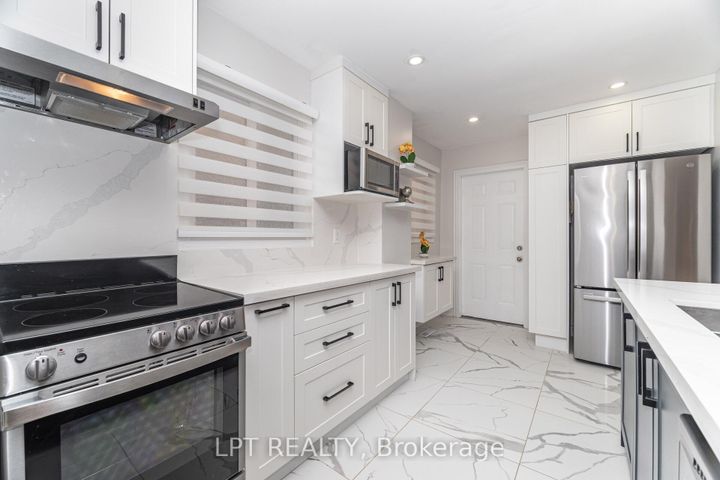 Photo 12 at 27 Woodsview Avenue, Clairville, Toronto