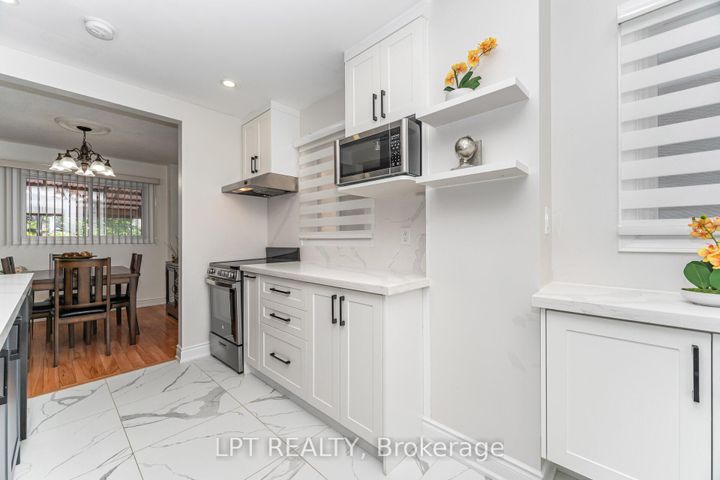 Photo 13 at 27 Woodsview Avenue, Clairville, Toronto