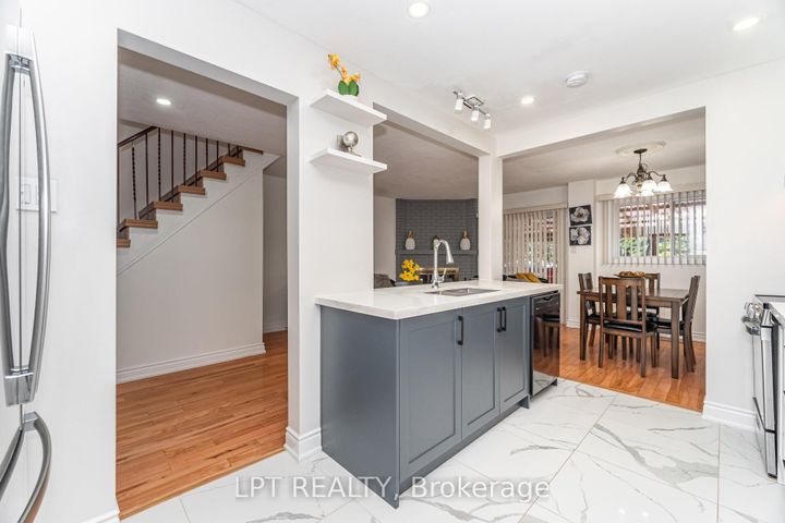 Photo 14 at 27 Woodsview Avenue, Clairville, Toronto