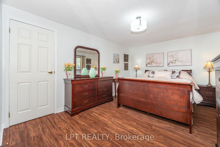 Photo 18 at 27 Woodsview Avenue, Clairville, Toronto