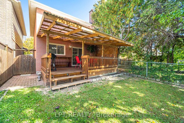 Photo 32 at 27 Woodsview Avenue, Clairville, Toronto