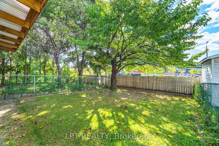 Photo 33 at 27 Woodsview Avenue, Clairville, Toronto