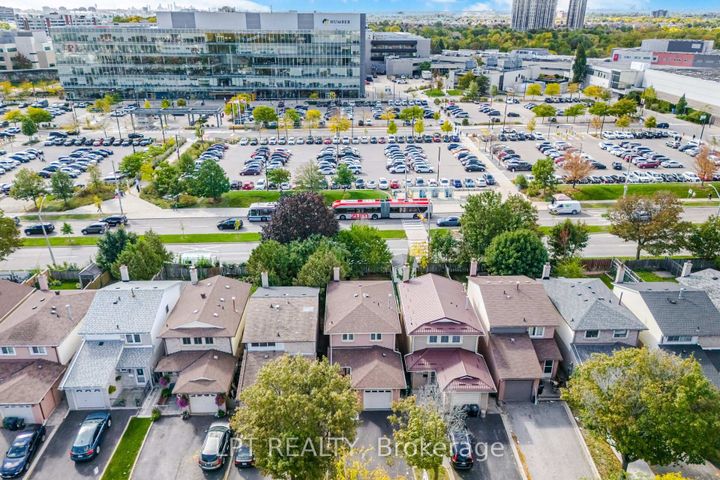 Photo 36 at 27 Woodsview Avenue, Clairville, Toronto