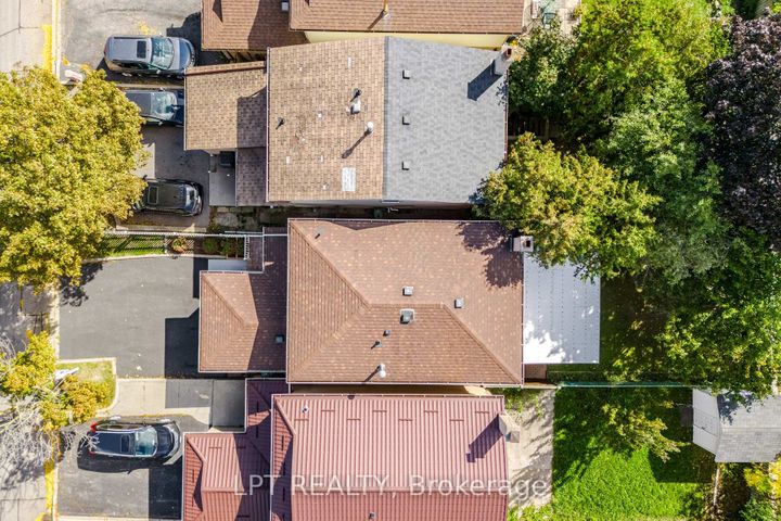 Photo 37 at 27 Woodsview Avenue, Clairville, Toronto