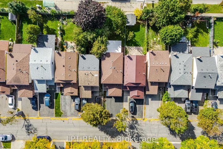 Photo 38 at 27 Woodsview Avenue, Clairville, Toronto