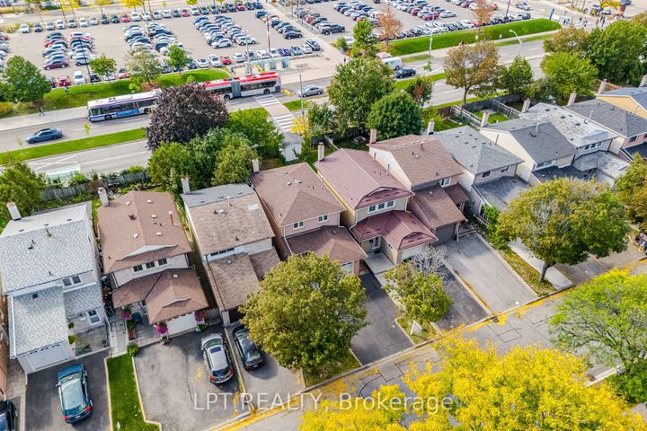 Photo 39 at 27 Woodsview Avenue, Clairville, Toronto