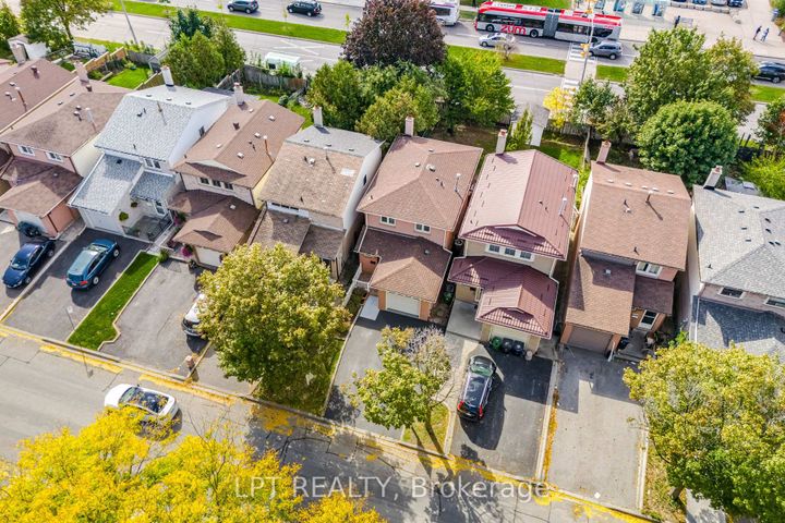 Photo 41 at 27 Woodsview Avenue, Clairville, Toronto
