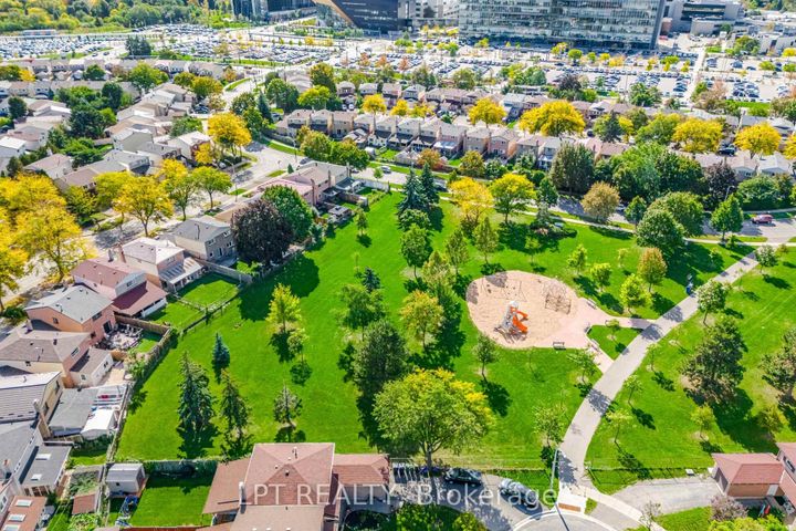 Photo 46 at 27 Woodsview Avenue, Clairville, Toronto