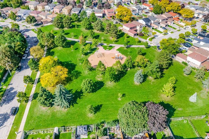 Photo 47 at 27 Woodsview Avenue, Clairville, Toronto