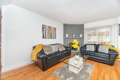Photo 6 at 27 Woodsview Avenue, Clairville, Toronto