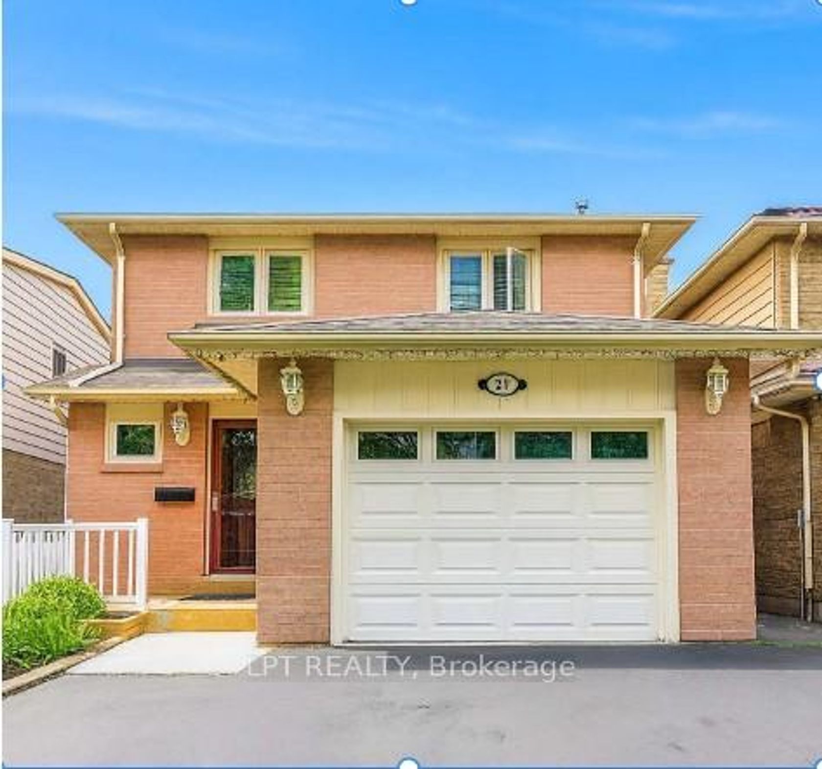 27 Woodsview Avenue, Clairville, Toronto by Loree Meneguzzi Real Estate 27 Woodsview Avenue, Clairville, Toronto