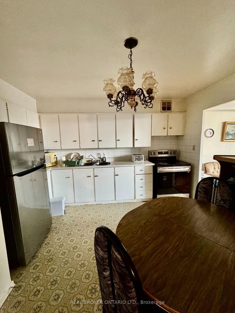 Photo 2 at 512 - 5 Shady Golf Way, Flemingdon Park, Toronto