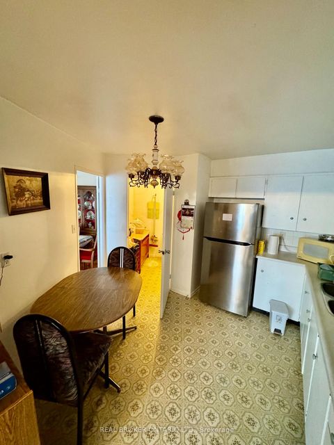 Photo 3 at 512 - 5 Shady Golf Way, Flemingdon Park, Toronto