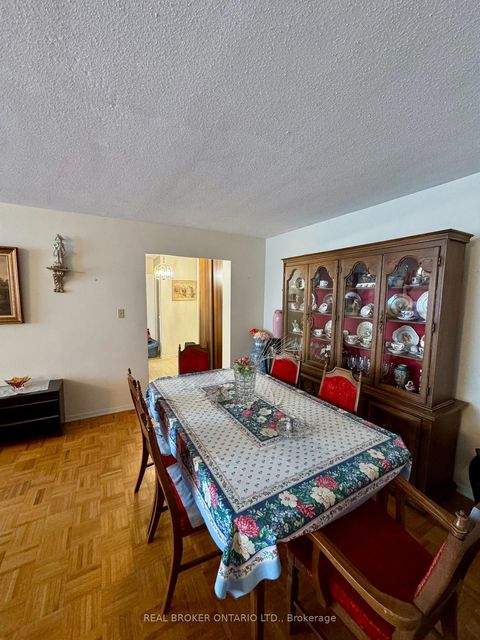 Photo 10 at 512 - 5 Shady Golf Way, Flemingdon Park, Toronto