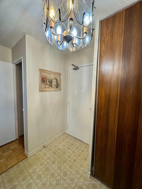 Photo 13 at 512 - 5 Shady Golf Way, Flemingdon Park, Toronto