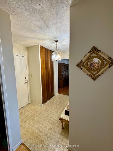 Photo 17 at 512 - 5 Shady Golf Way, Flemingdon Park, Toronto