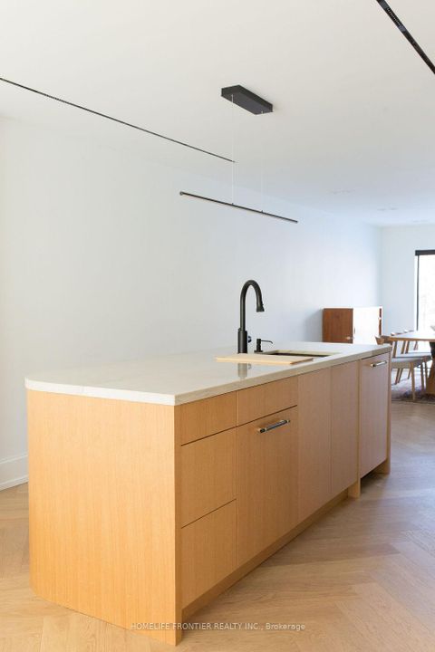 Photo 4 at 127 Glenvale Boulevard, Leaside, Toronto