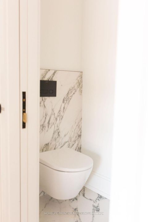 Photo 15 at 127 Glenvale Boulevard, Leaside, Toronto