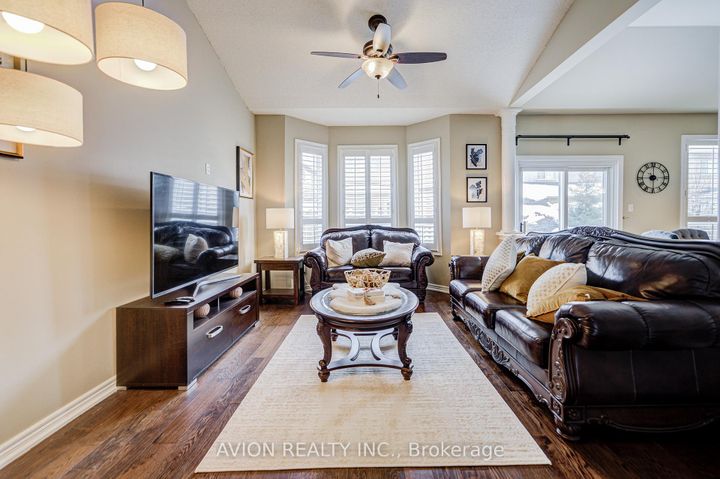 Photo 4 at 15 Tacc Trail, Vellore Village, Vaughan