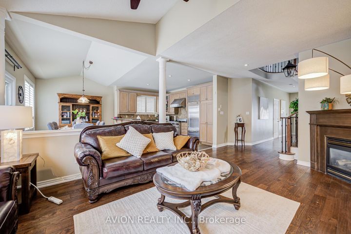 Photo 7 at 15 Tacc Trail, Vellore Village, Vaughan