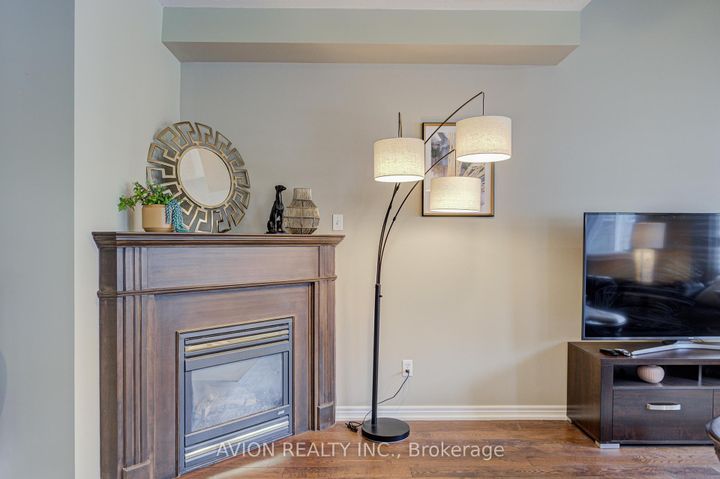 Photo 8 at 15 Tacc Trail, Vellore Village, Vaughan