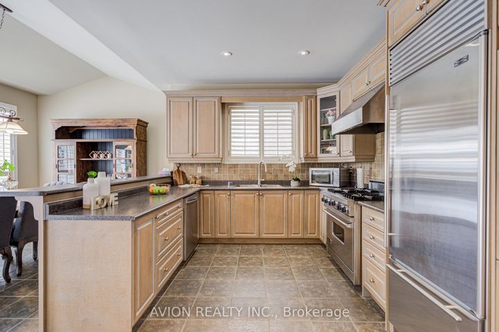 Photo 10 at 15 Tacc Trail, Vellore Village, Vaughan