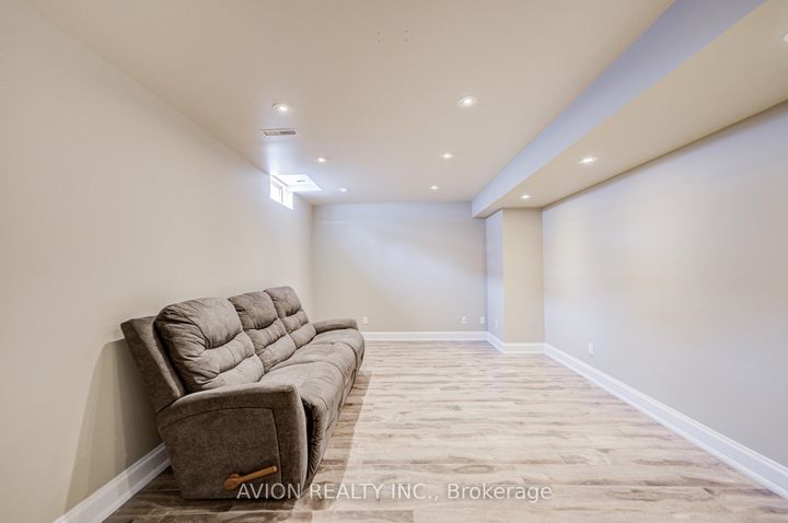 Photo 38 at 15 Tacc Trail, Vellore Village, Vaughan