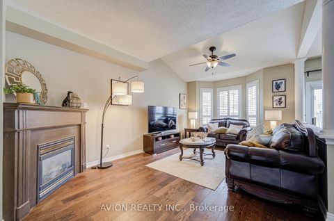 Photo 5 at 15 Tacc Trail, Vellore Village, Vaughan