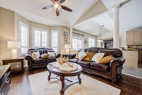 Photo 6 at 15 Tacc Trail, Vellore Village, Vaughan