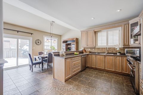 Photo 11 at 15 Tacc Trail, Vellore Village, Vaughan